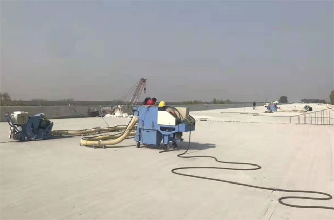 路面拋丸機(jī)漏丸粒怎么辦？鋼砂鋼丸散落的到處都是！